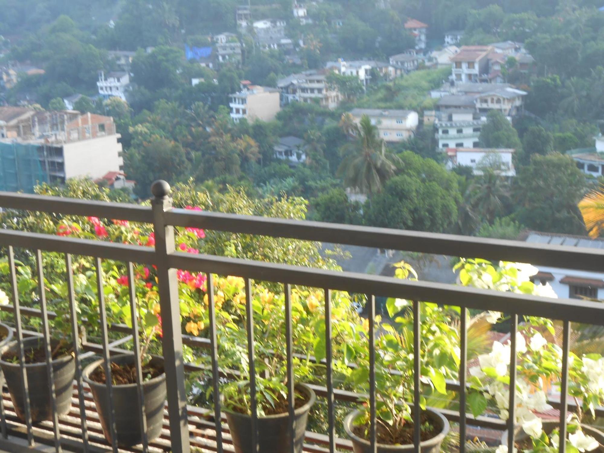 Luxury Apartment The Walkers Nest Kandy Dış mekan fotoğraf