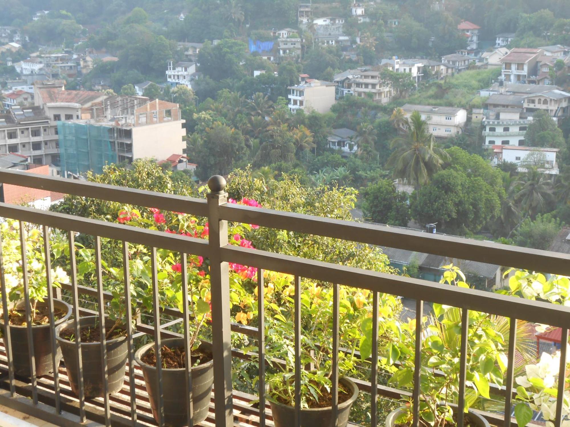 Luxury Apartment The Walkers Nest Kandy Dış mekan fotoğraf