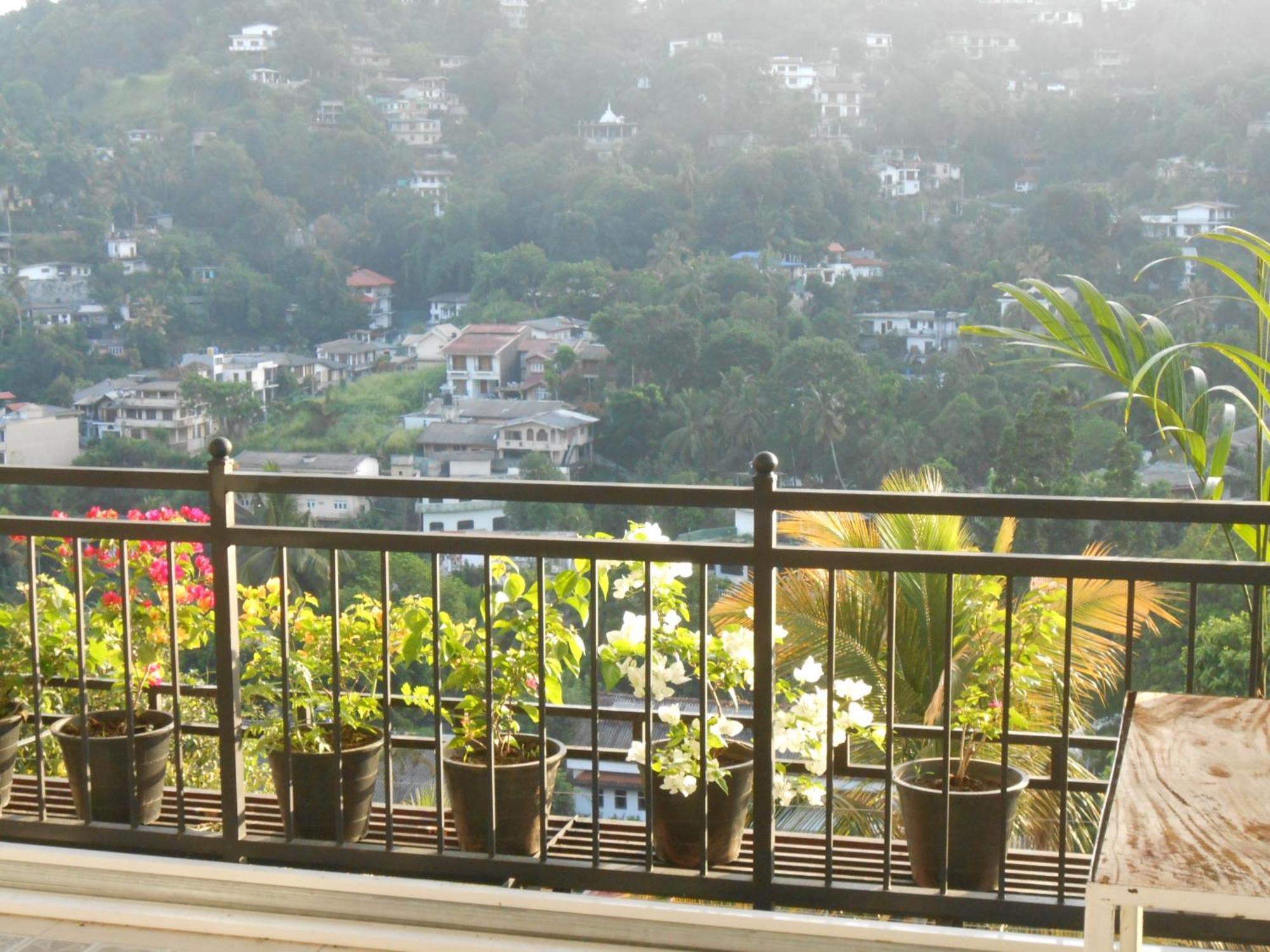 Luxury Apartment The Walkers Nest Kandy Dış mekan fotoğraf